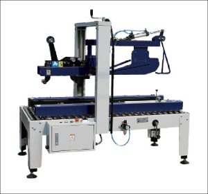 Precintadora de cajas automática TOP TAPE con cabezal superior en columna y bandas laterales