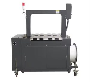 Flejadora automática HIPO ULTRA-B: arco sobre mesa con cinta transportadora y bobina de fleje lateral